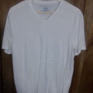 T Hilfiger Mens white V neck T ( L)